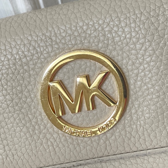 Michael Kors leather Wallet GUC - Picture 2 of 8